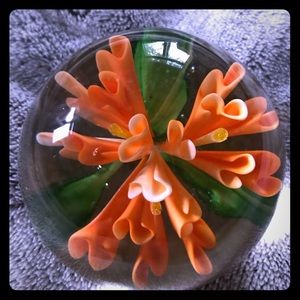 BEAUTIFUL ORANGE FLOWER GLASS PAPERWEIGHT